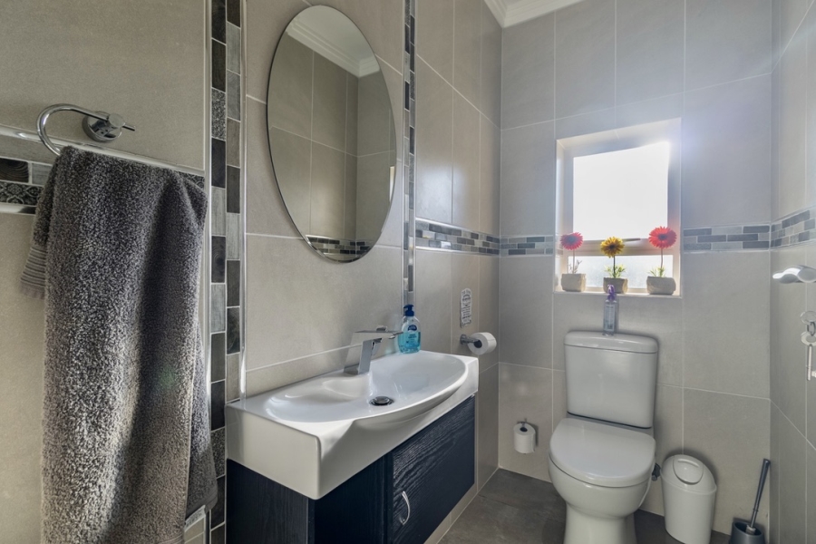 4 Bedroom Property for Sale in Yzerfontein Western Cape
